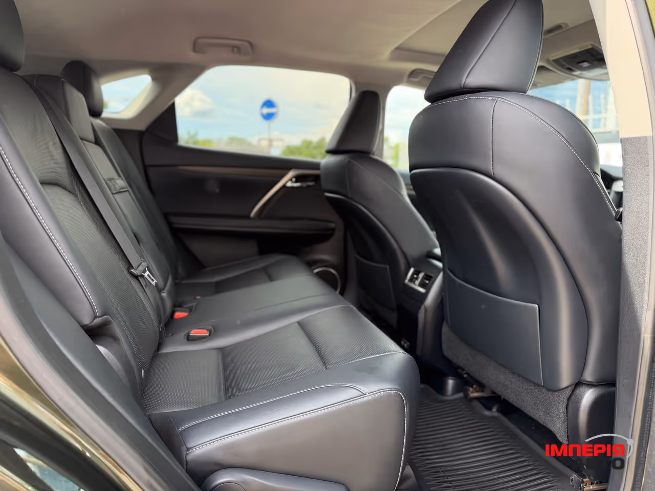Lexus RX - фото 11