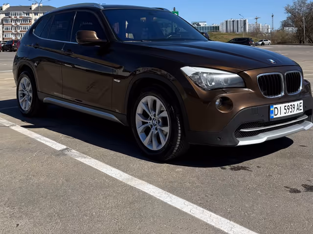 BMW X1 - фото 1