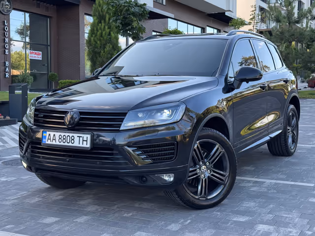 Volkswagen Touareg - фото 1