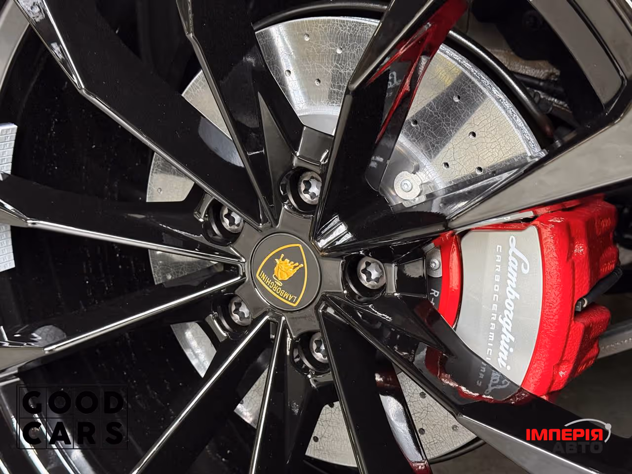 Lamborghini Urus - фото 15