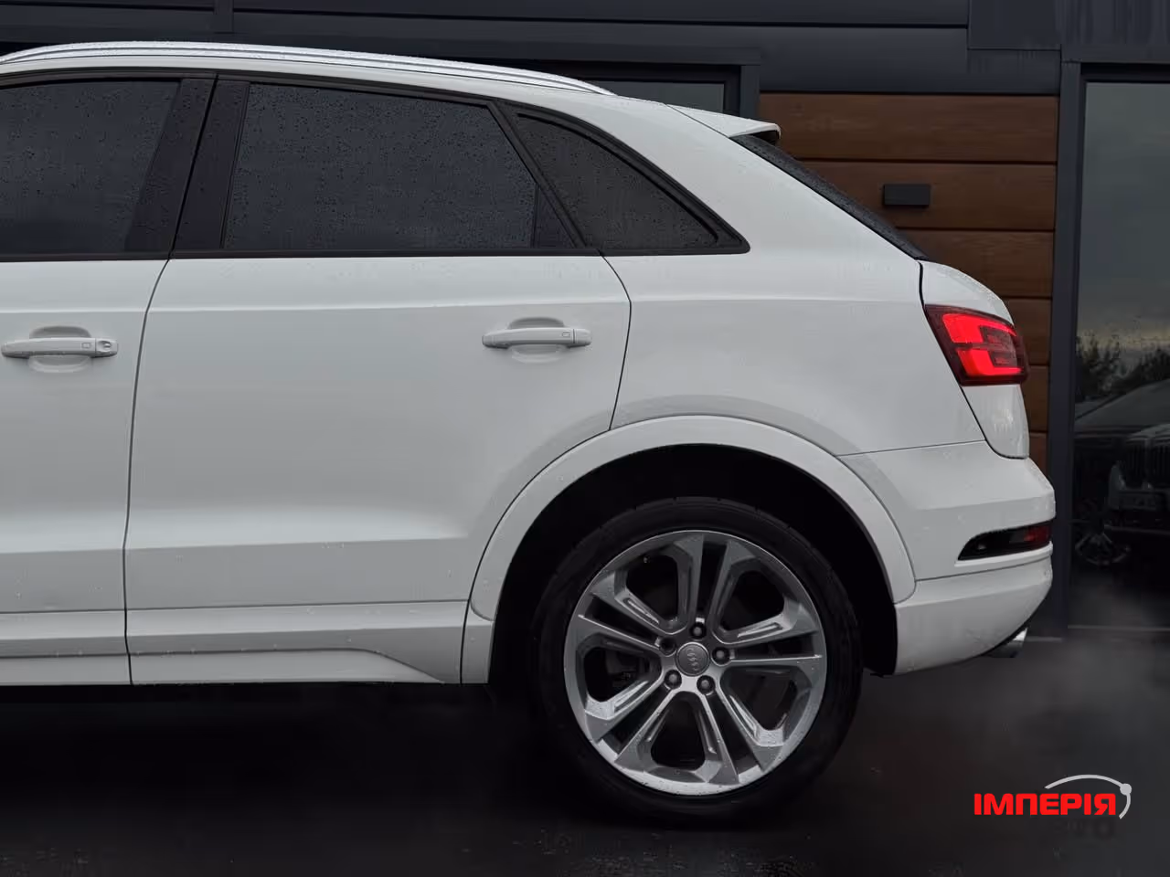 Audi Q3 - фото 16