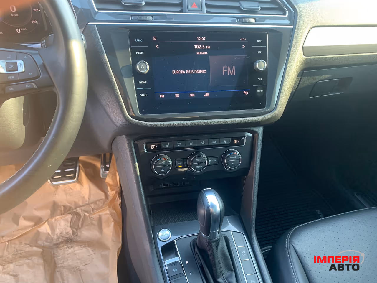 Volkswagen Tiguan - фото 8