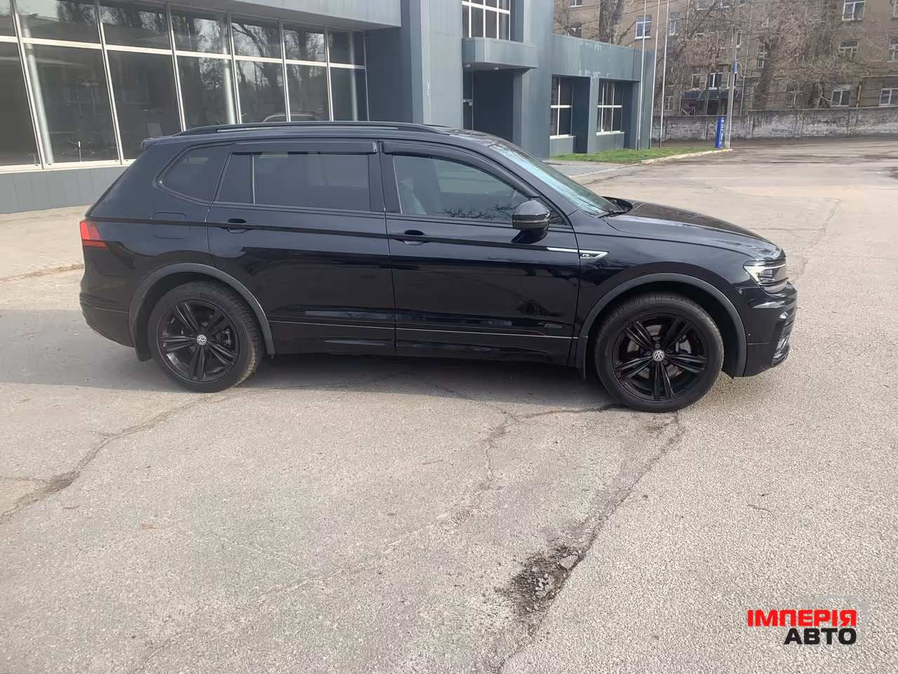 Volkswagen Tiguan - фото 4
