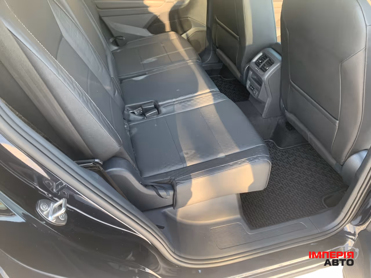 Volkswagen Tiguan - фото 11