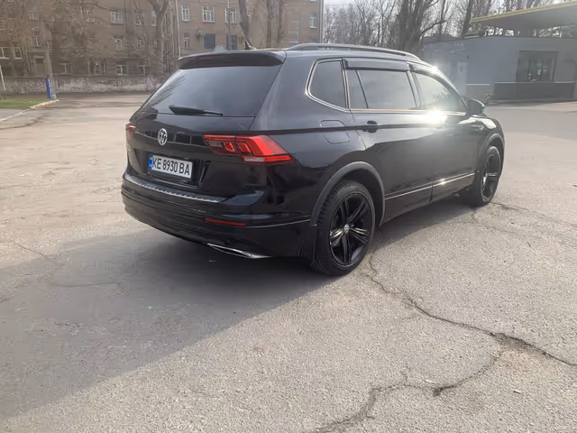 Volkswagen Tiguan - фото 5