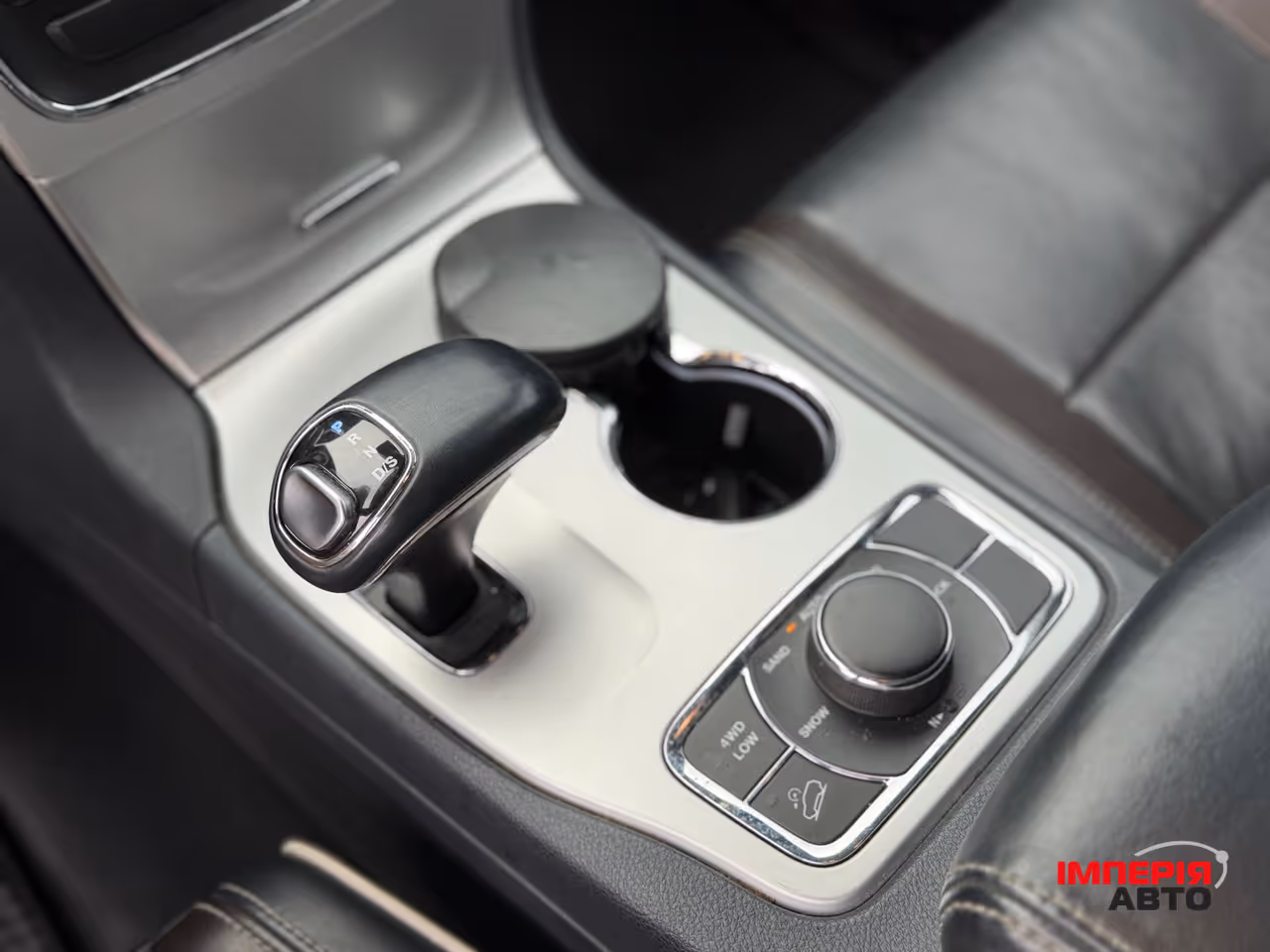 Jeep Grand Cherokee - фото 16