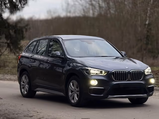BMW X1 - фото 1