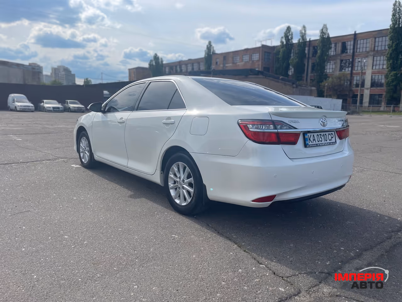 Toyota Camry - фото 3
