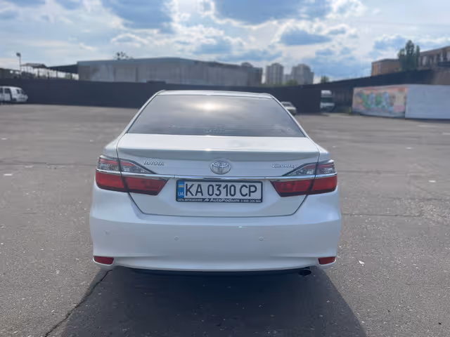 Toyota Camry - фото 4