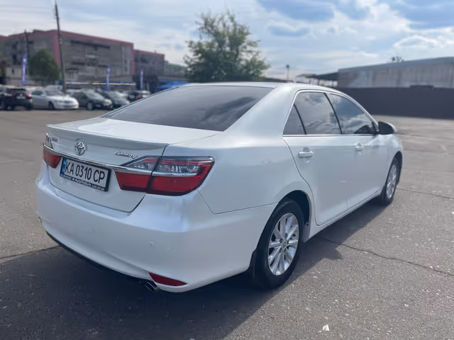 Toyota Camry - фото 5