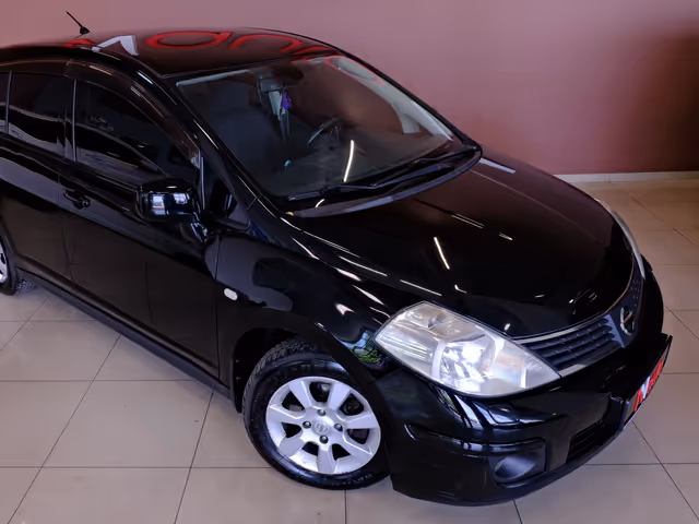Nissan Tiida - фото 4