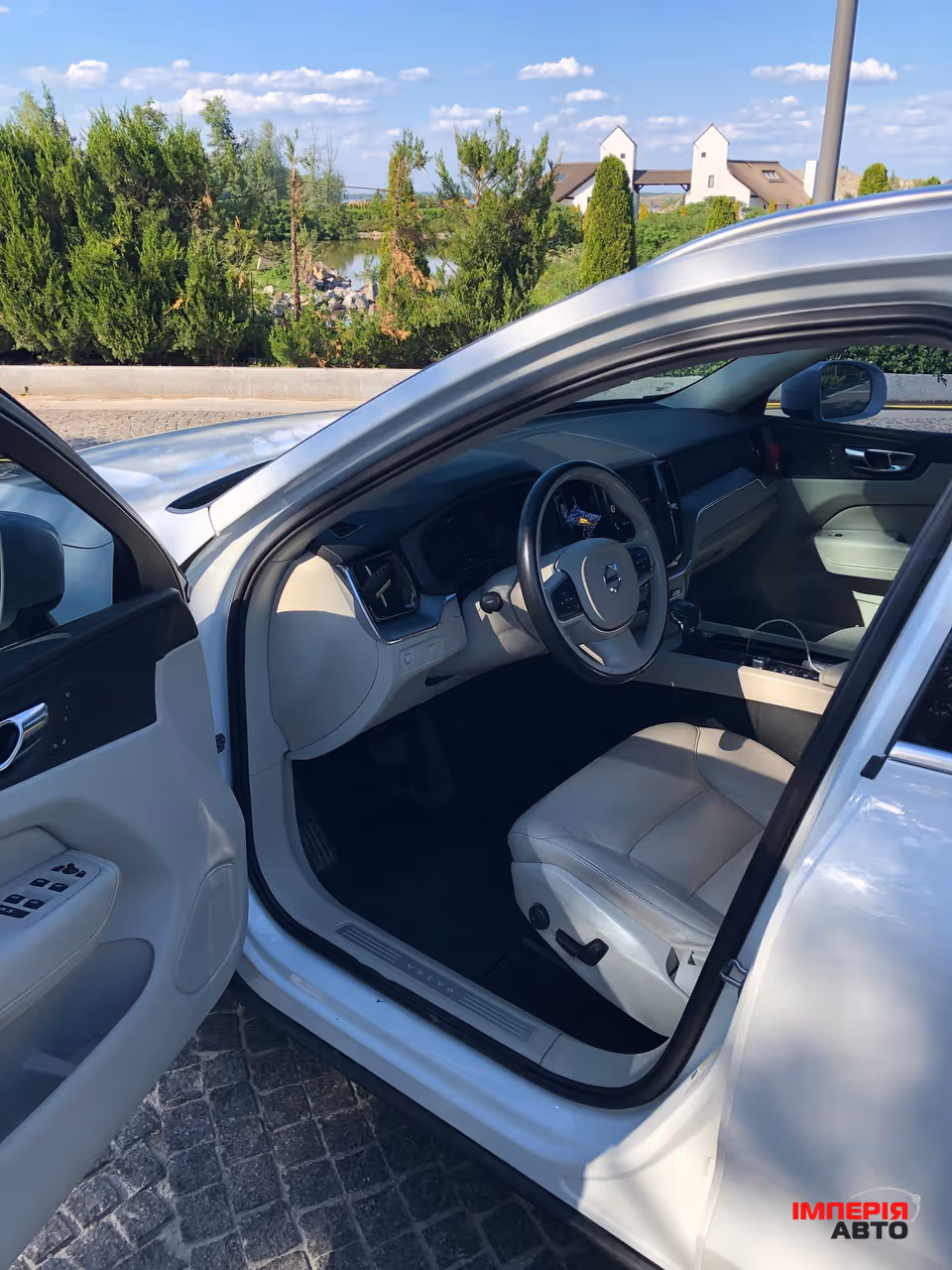 Volvo XC60 - фото 9