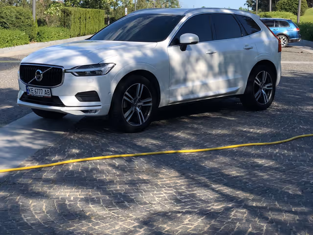Volvo XC60 - фото 1