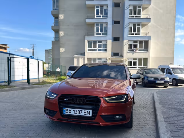 Audi A4 - фото 1