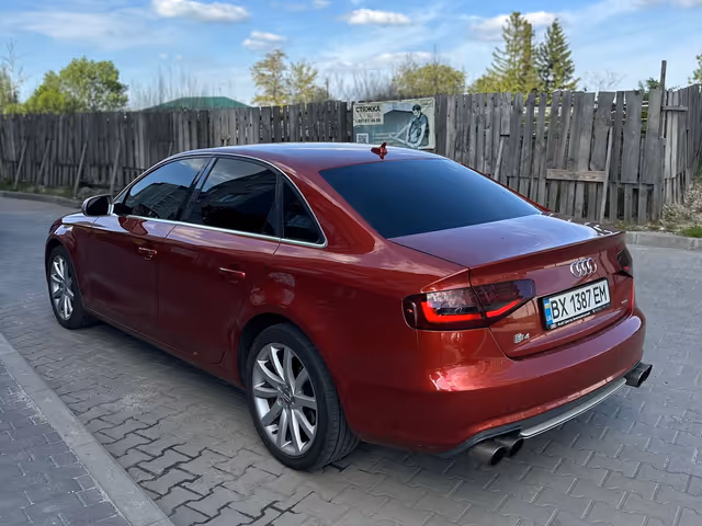 Audi A4 - фото 5