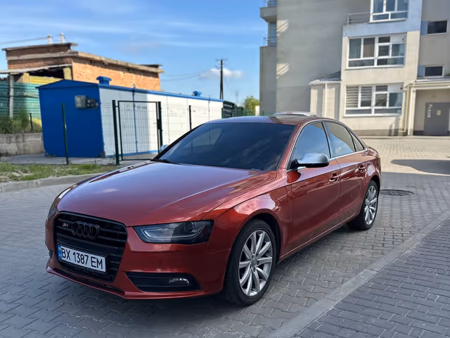Audi A4 - фото 2