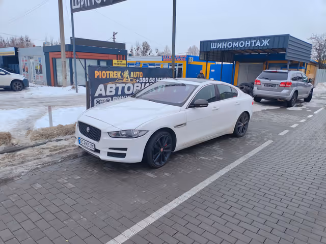 Jaguar XE - фото 5