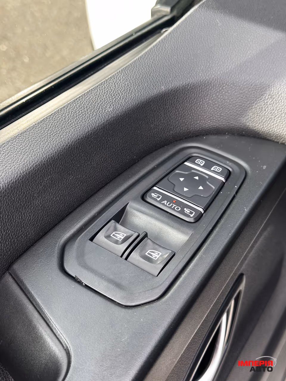 Renault Trafic - фото 16