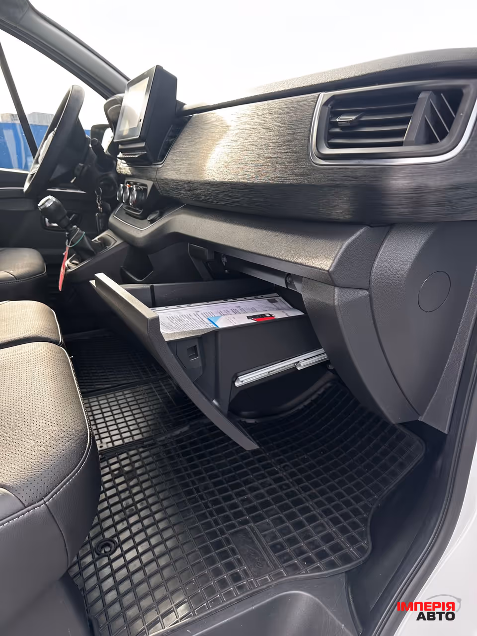 Renault Trafic - фото 12