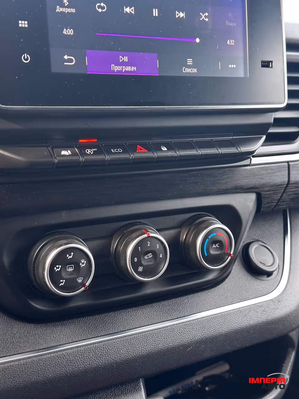Renault Trafic - фото 10