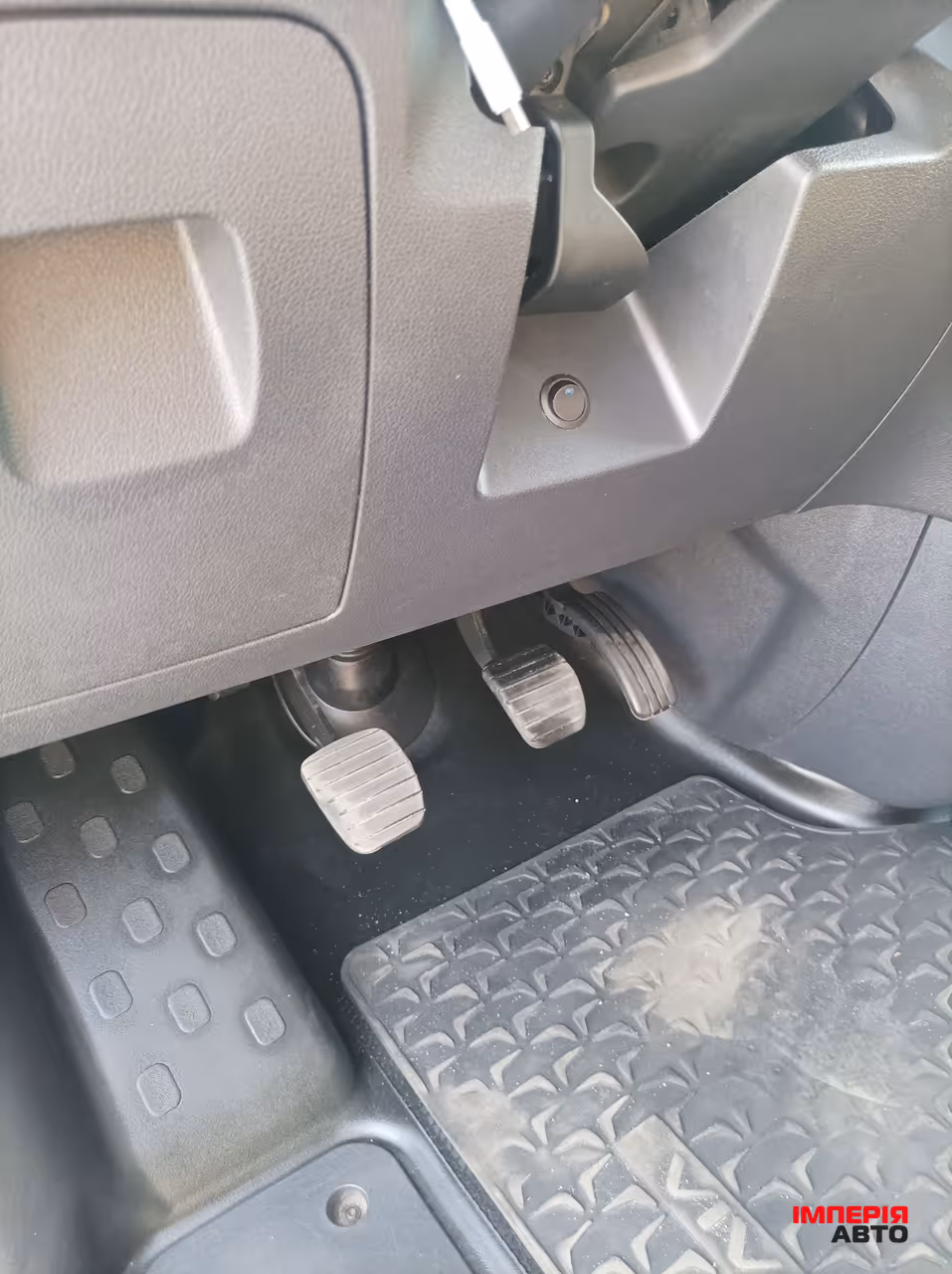 Opel Vivaro - фото 15