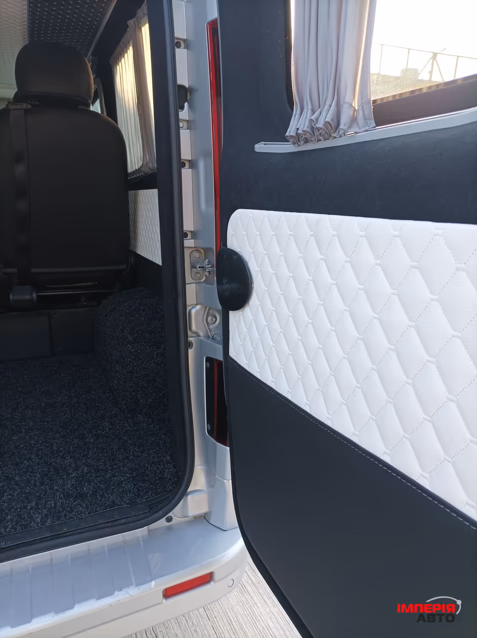 Opel Vivaro - фото 36