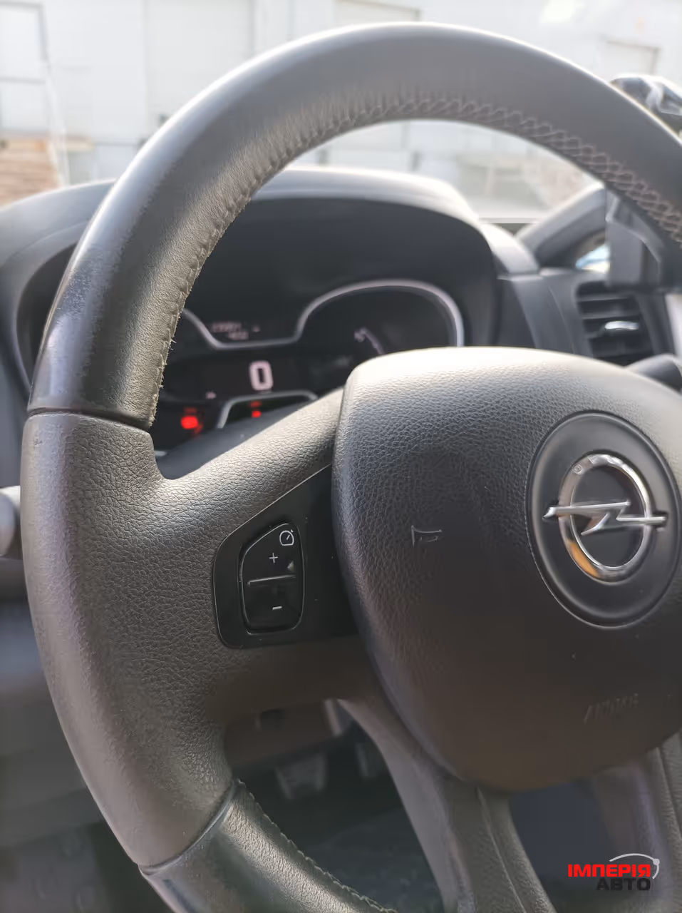 Opel Vivaro - фото 17