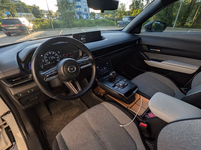 Mazda MX-30 - фото 3