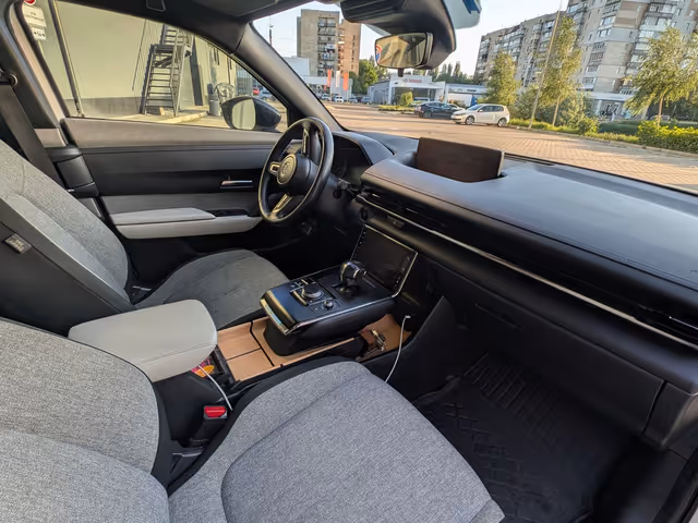 Mazda MX-30 - фото 4