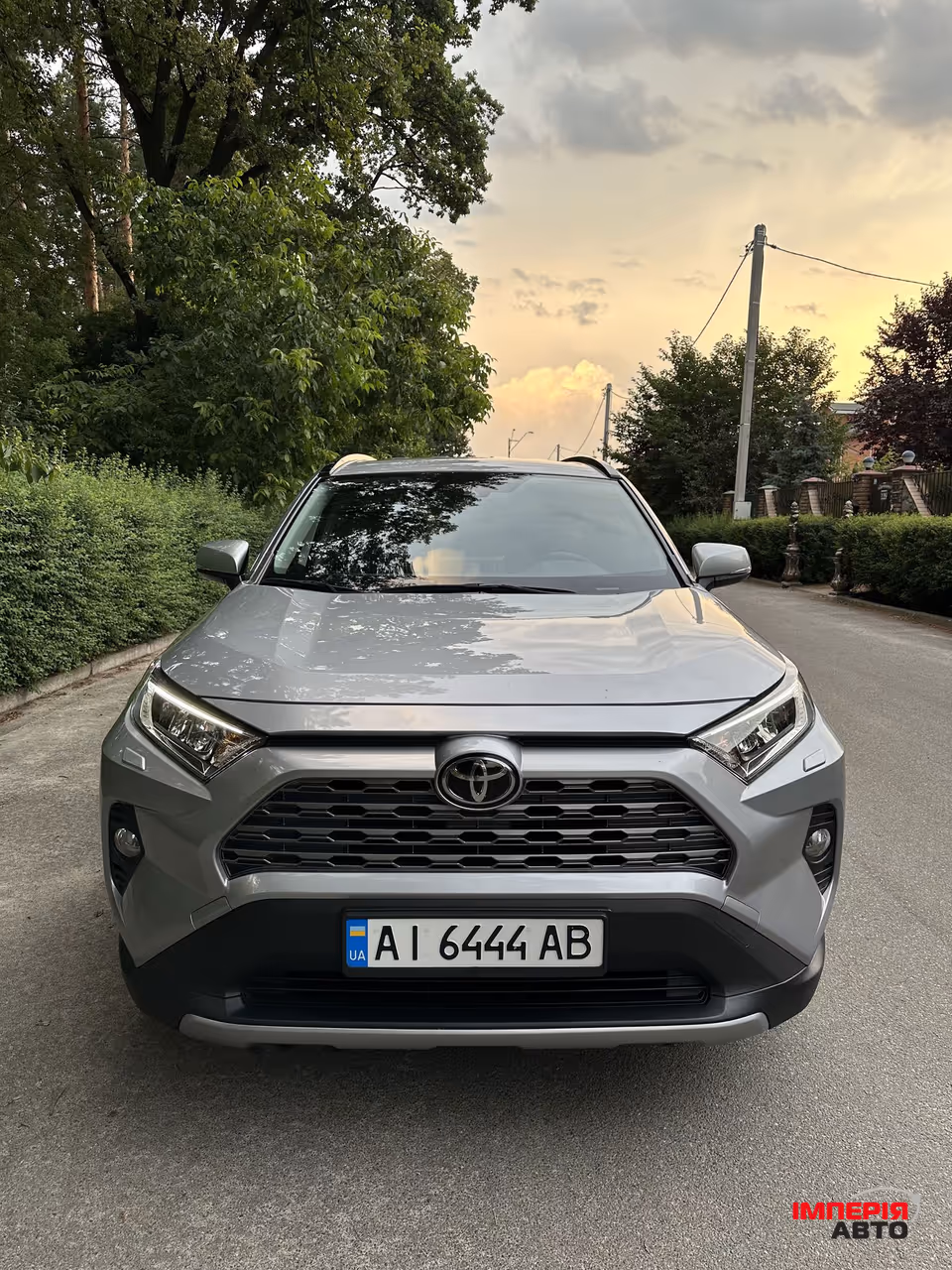 Toyota RAV4 - фото 1