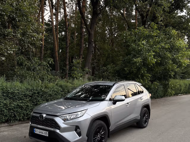 Toyota RAV4 - фото 2