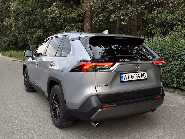 Toyota RAV4 - фото 5