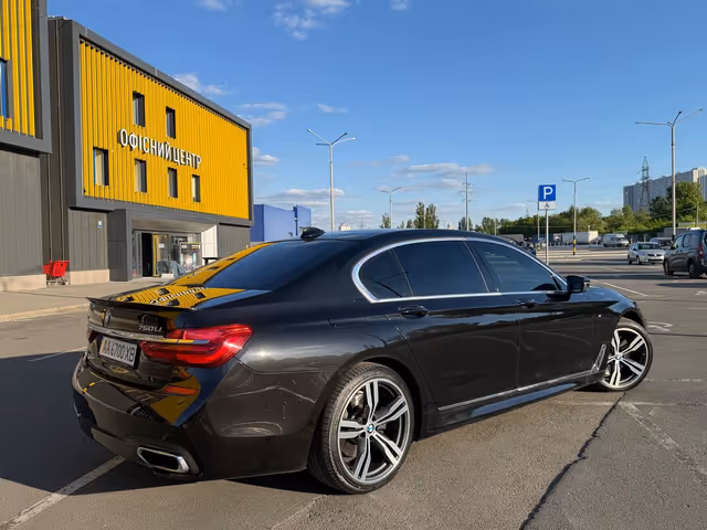 BMW 7 серії - фото 1