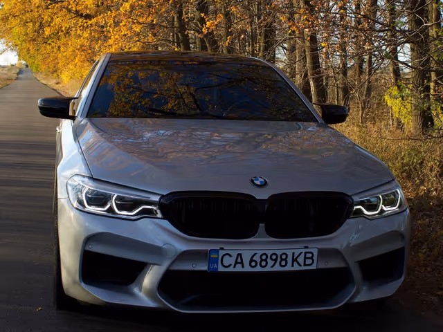 BMW 5 серії - фото 1