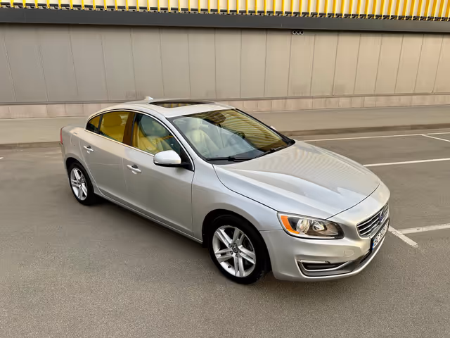 Volvo S60 - фото 4