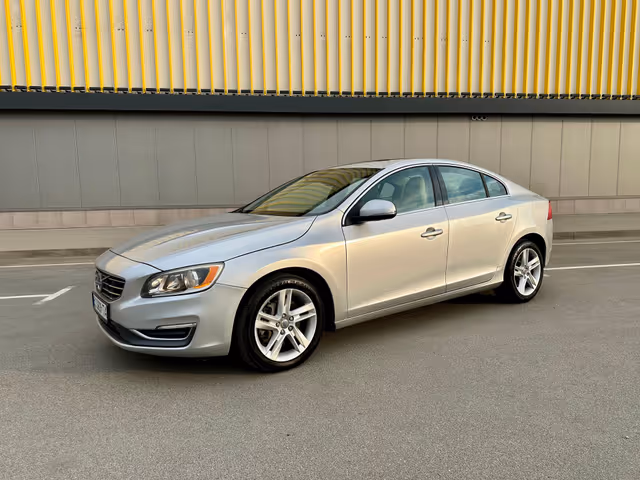 Volvo S60 - фото 1