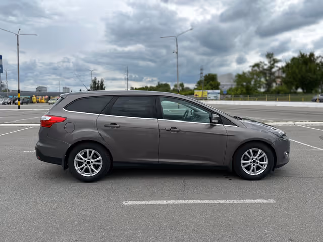 Ford Focus - фото 5