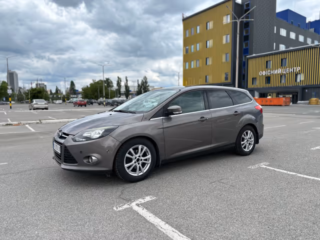 Ford Focus - фото 1