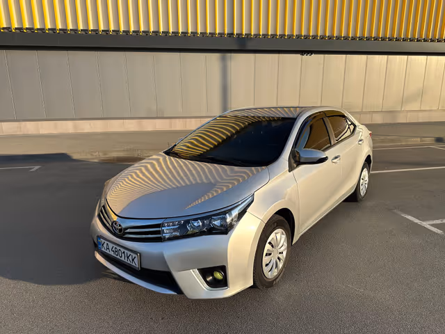 Toyota Corolla - фото 2