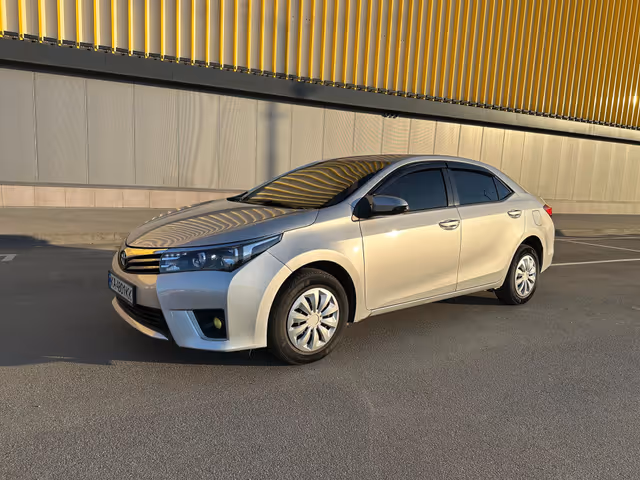 Toyota Corolla - фото 1