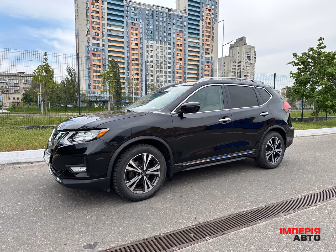 Nissan Rogue - фото 1