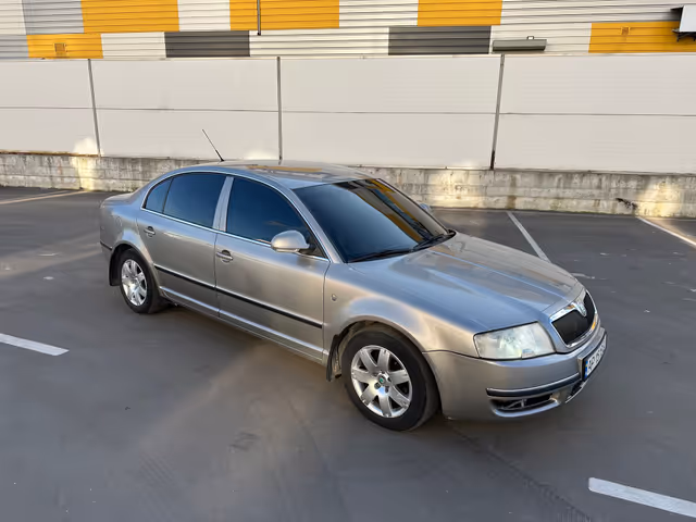 Skoda Superb - фото 3