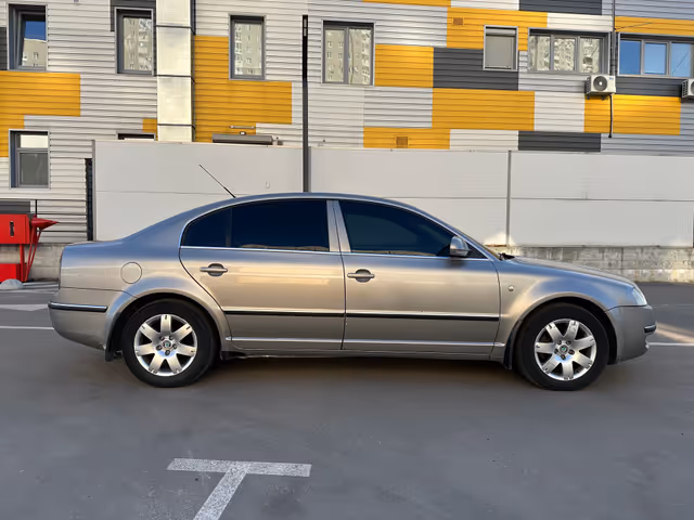 Skoda Superb - фото 4