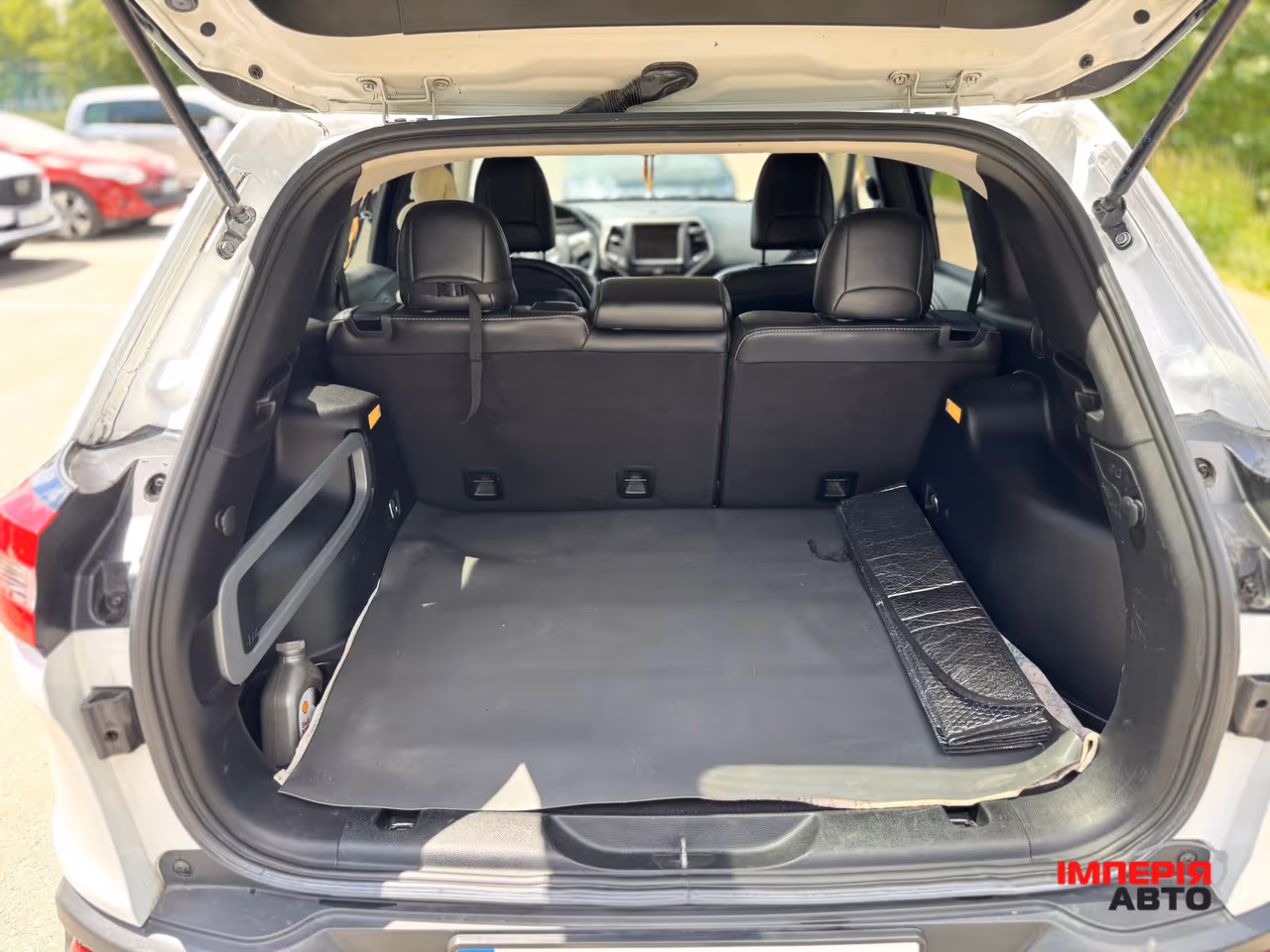 Jeep Cherokee - фото 8