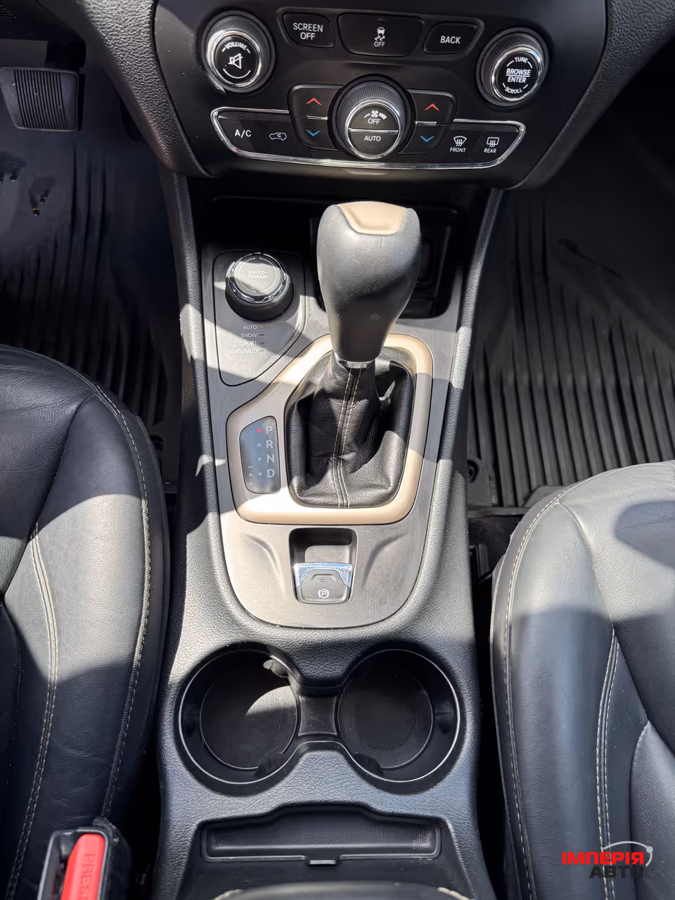 Jeep Cherokee - фото 11