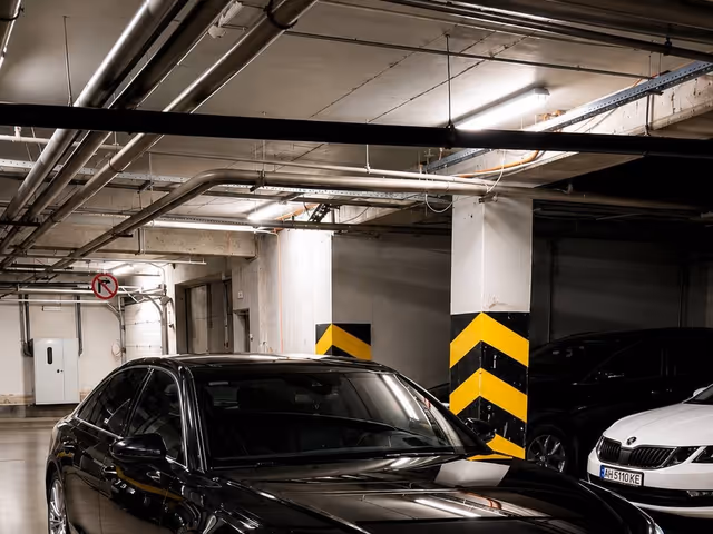 Audi A8 - фото 2