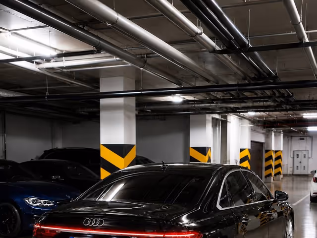 Audi A8 - фото 4