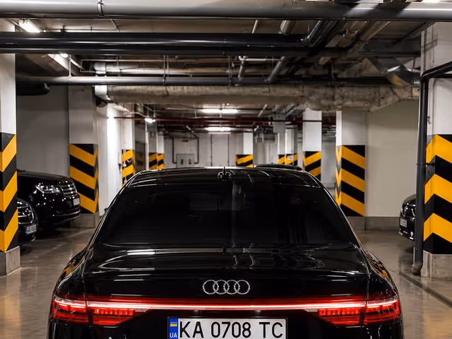 Audi A8 - фото 3