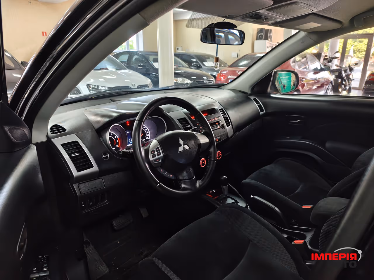 Mitsubishi Outlander - фото 8
