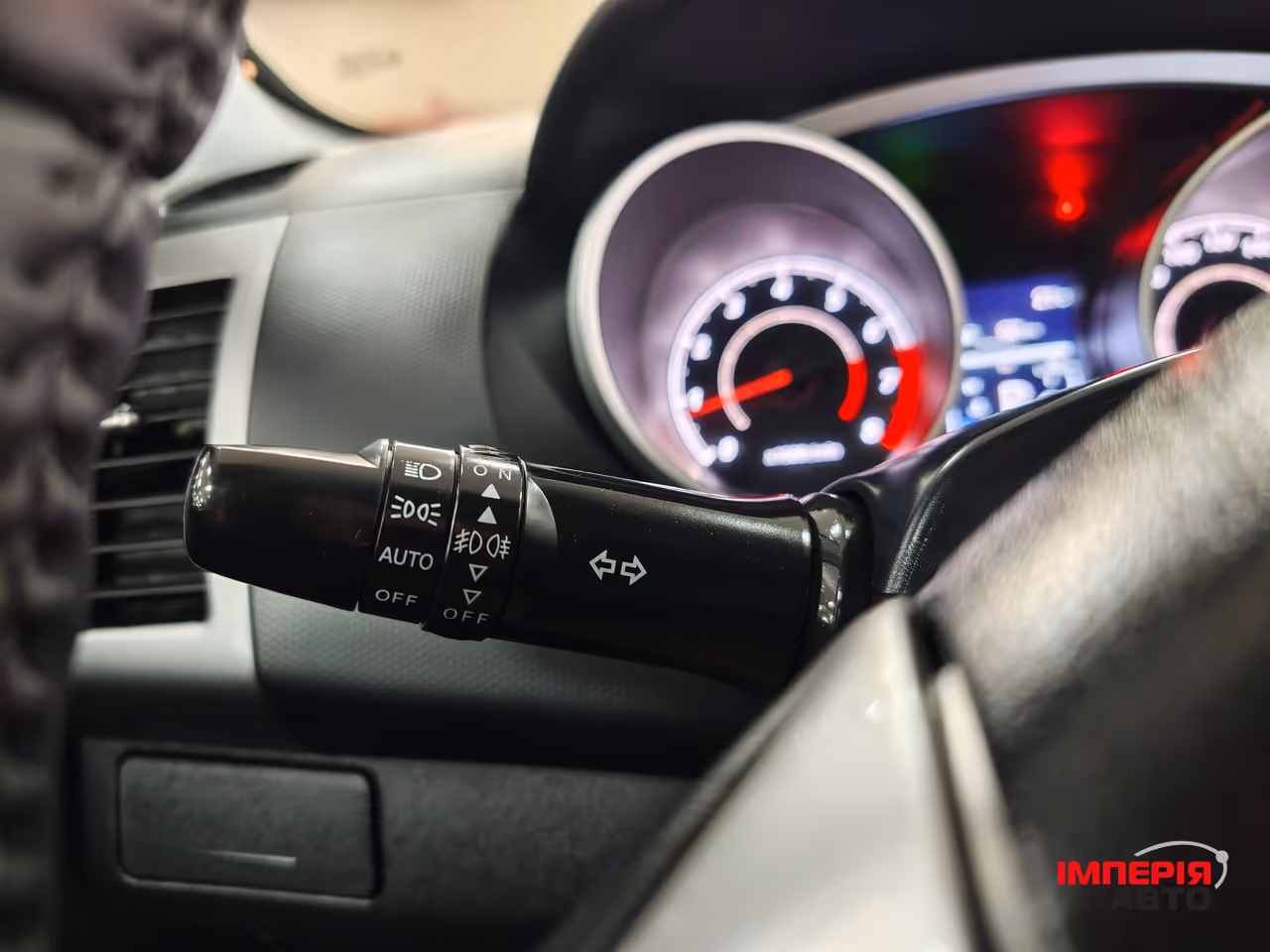 Mitsubishi Outlander - фото 12
